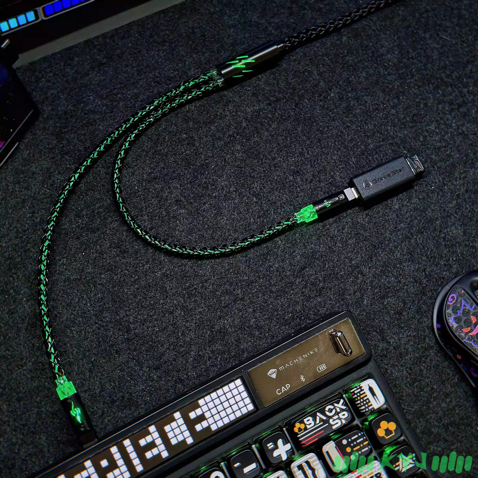 Keydom One-to-Two Connector RGB 8K Cable [With Storage Bag]