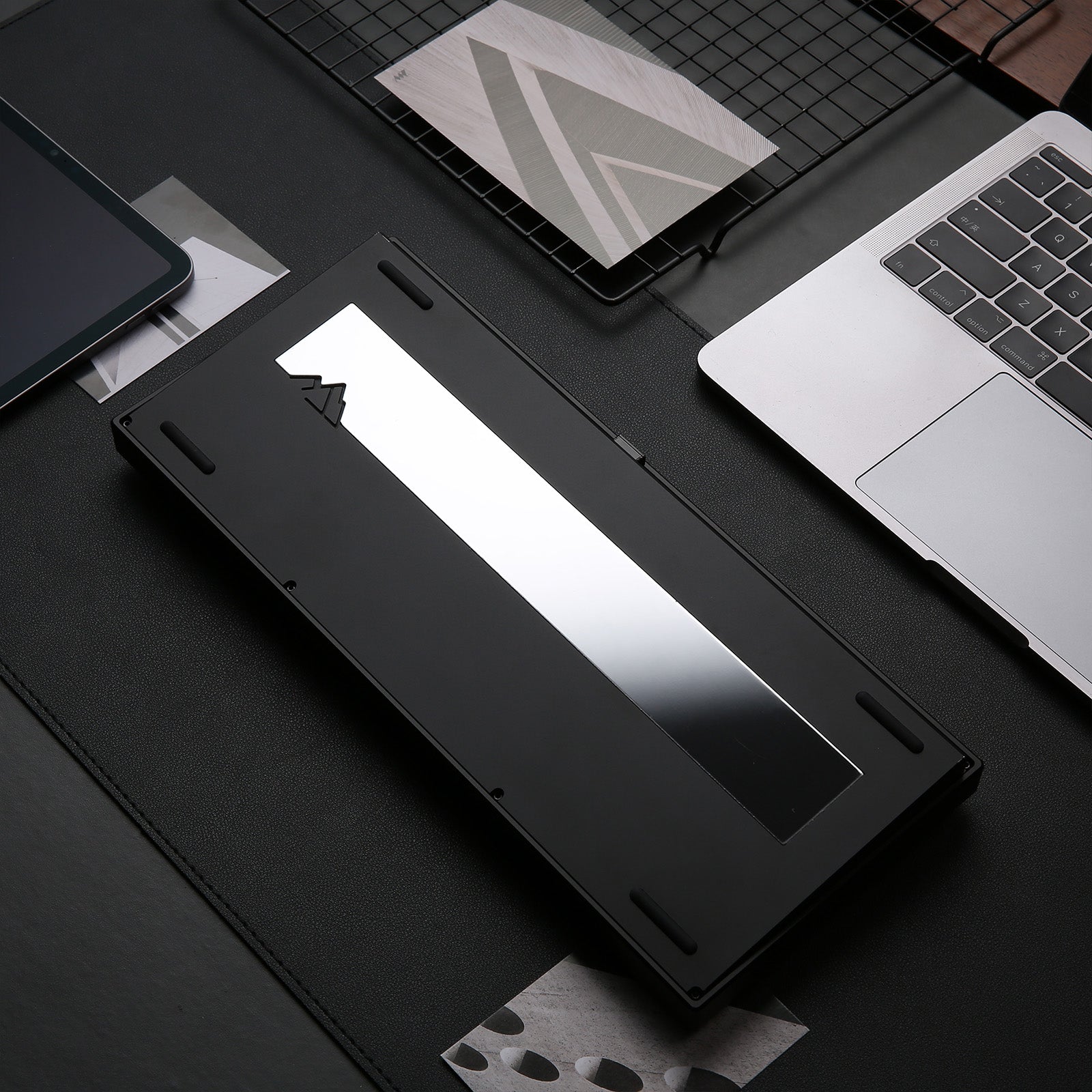 YUNZII AL80 QMK Aluminum Wireless Mechanical Keyboard with LCD Screen