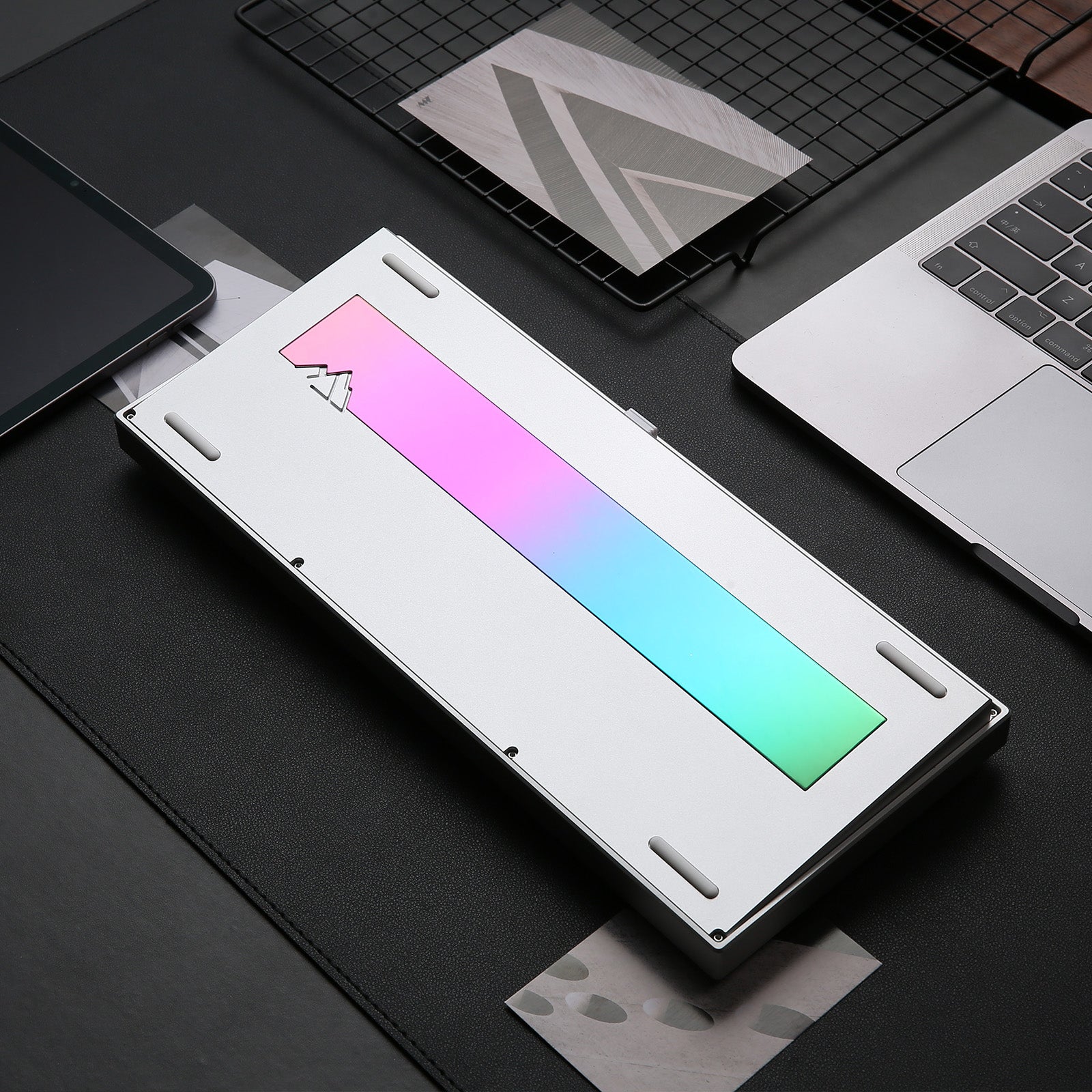 YUNZII AL80 QMK Aluminum Wireless Mechanical Keyboard with LCD Screen