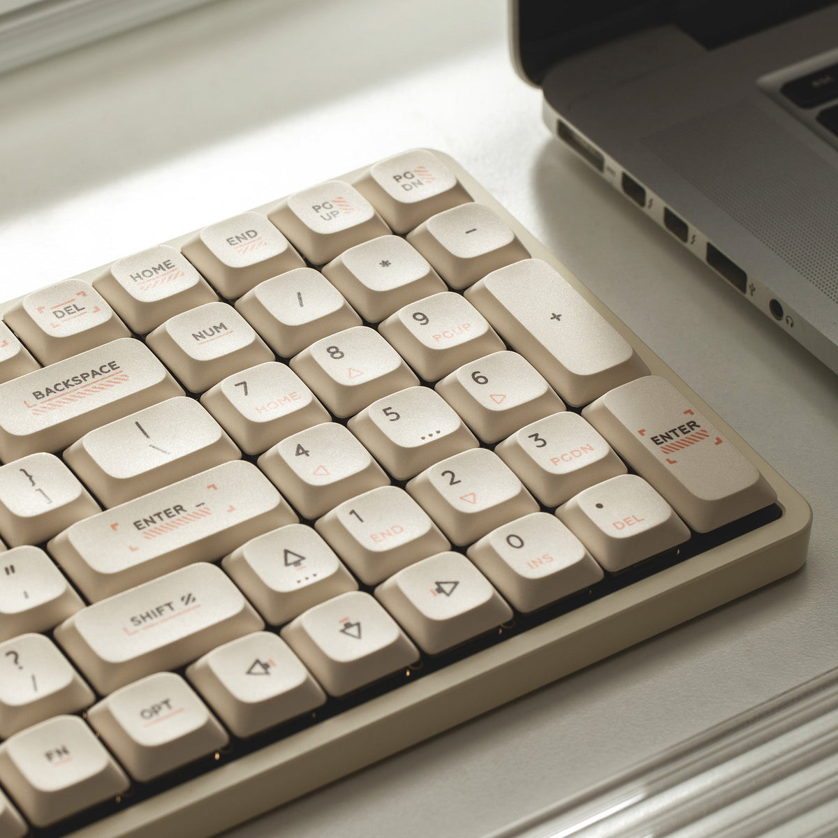 Magi96 dedicated number pad and low-profile keycaps