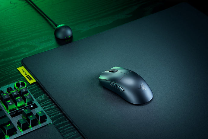 Razer Viper V4 Pro in Black